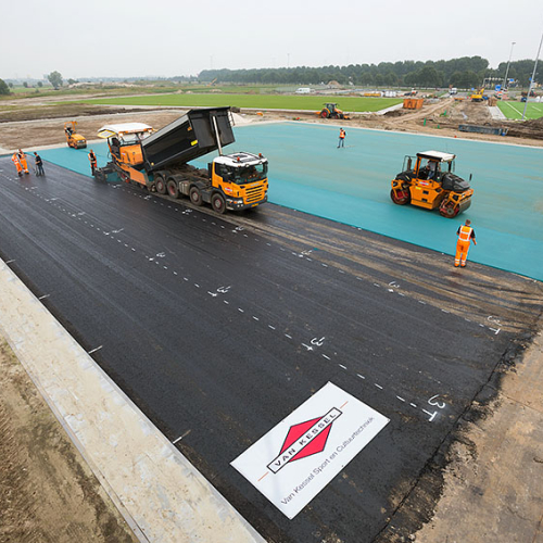 Foto blauw sportveld.jpg
