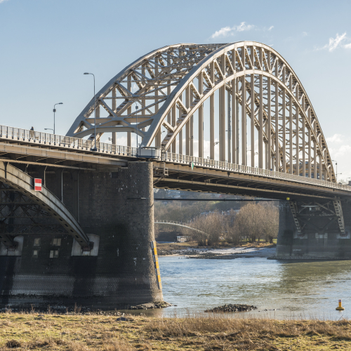 Waalbrug foto.jpg