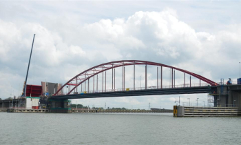 120616 06 de nieuwe Schellingwouder boogbrug .jpg