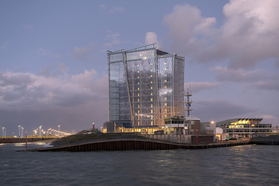 NHH_Foto Inntel hotel gereed_bij schemering.jpg